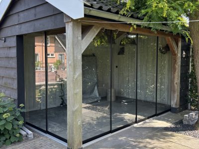 glaswand en kokerfundering